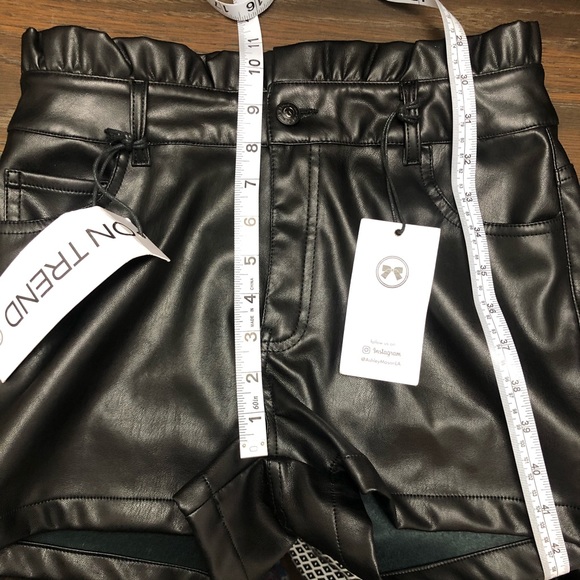 Ashley Mason Faux Leather Short Size 5 - Picture 8 of 10